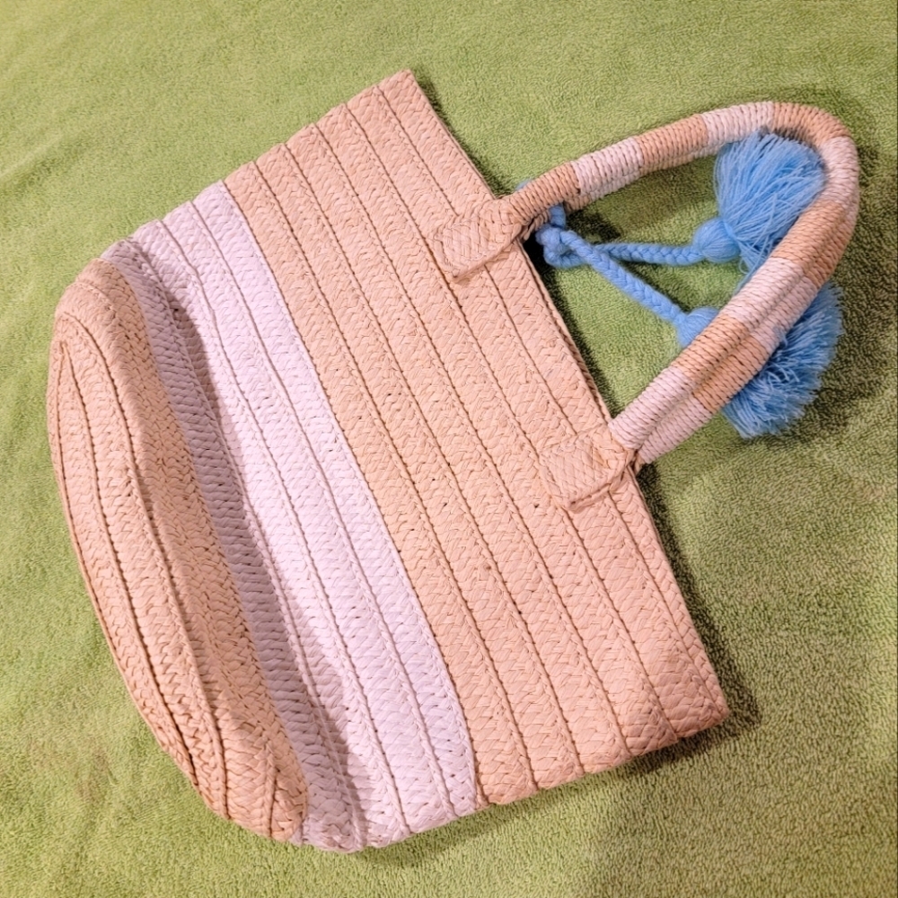 (J8) Altru bag with blue tassel - Picture 2 of 5
